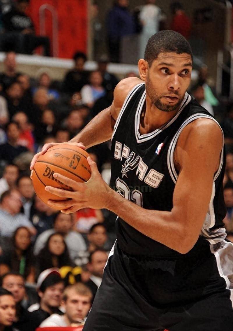 核心球员复出 带队重回胜轨（当家球星回归 率队重返胜轨）