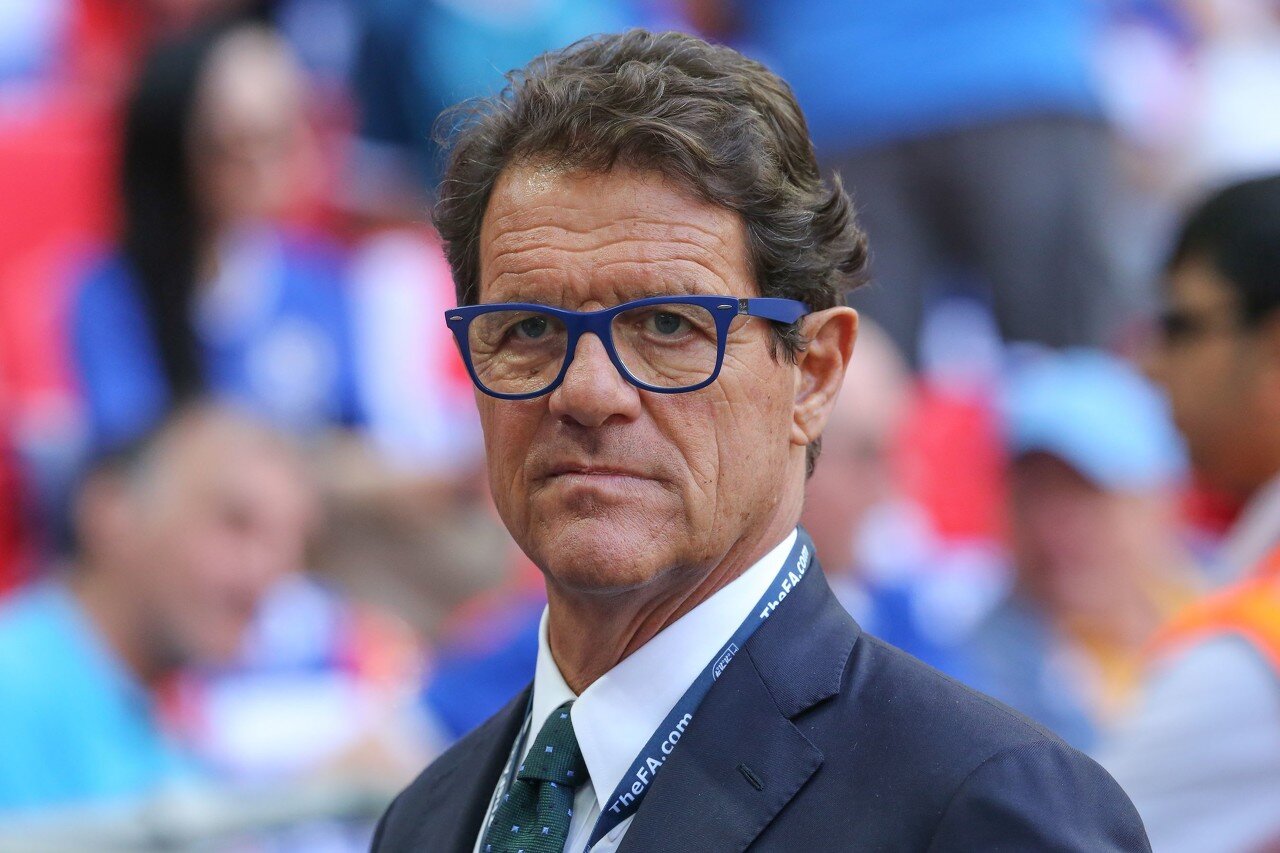 萨拉赫无缘利物浦欧冠名单，斯洛特称俱乐部必须作出回应；此前萨拉赫因未首发炮轰球队（萨拉赫落选利物浦欧冠名单，斯洛特称俱乐部须给出回应；其此前因未获首发公开抨击球队）