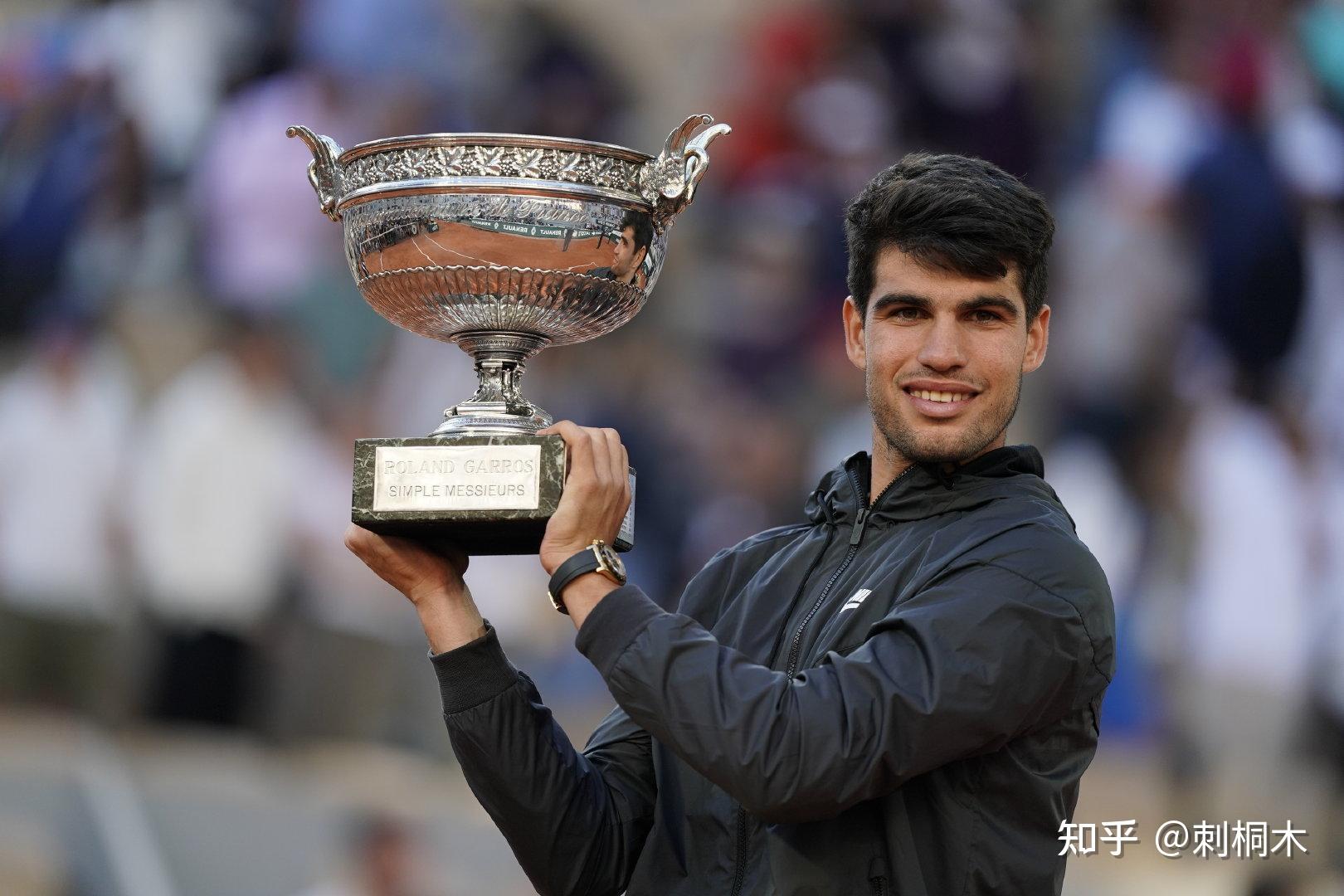 伯恩早年并 伯恩早年并